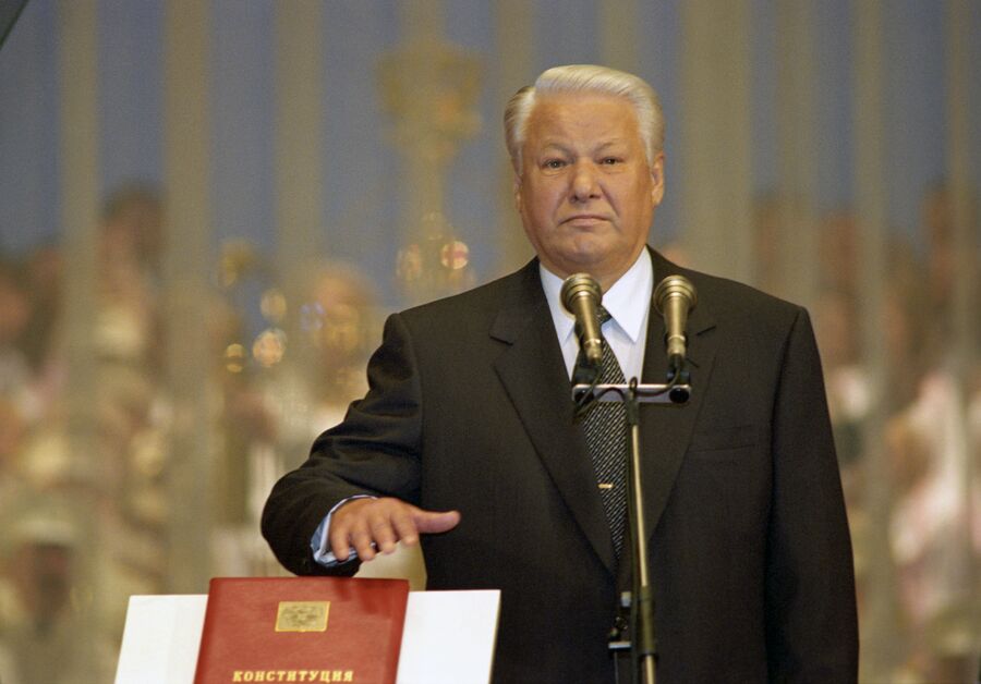 Борис Ельцин во время принятия присяги. 1996 год 