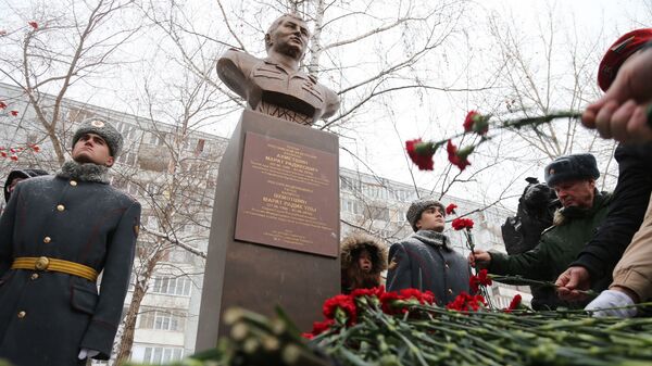 Открытие памятника Герою России Марату Ахметшину в Казани