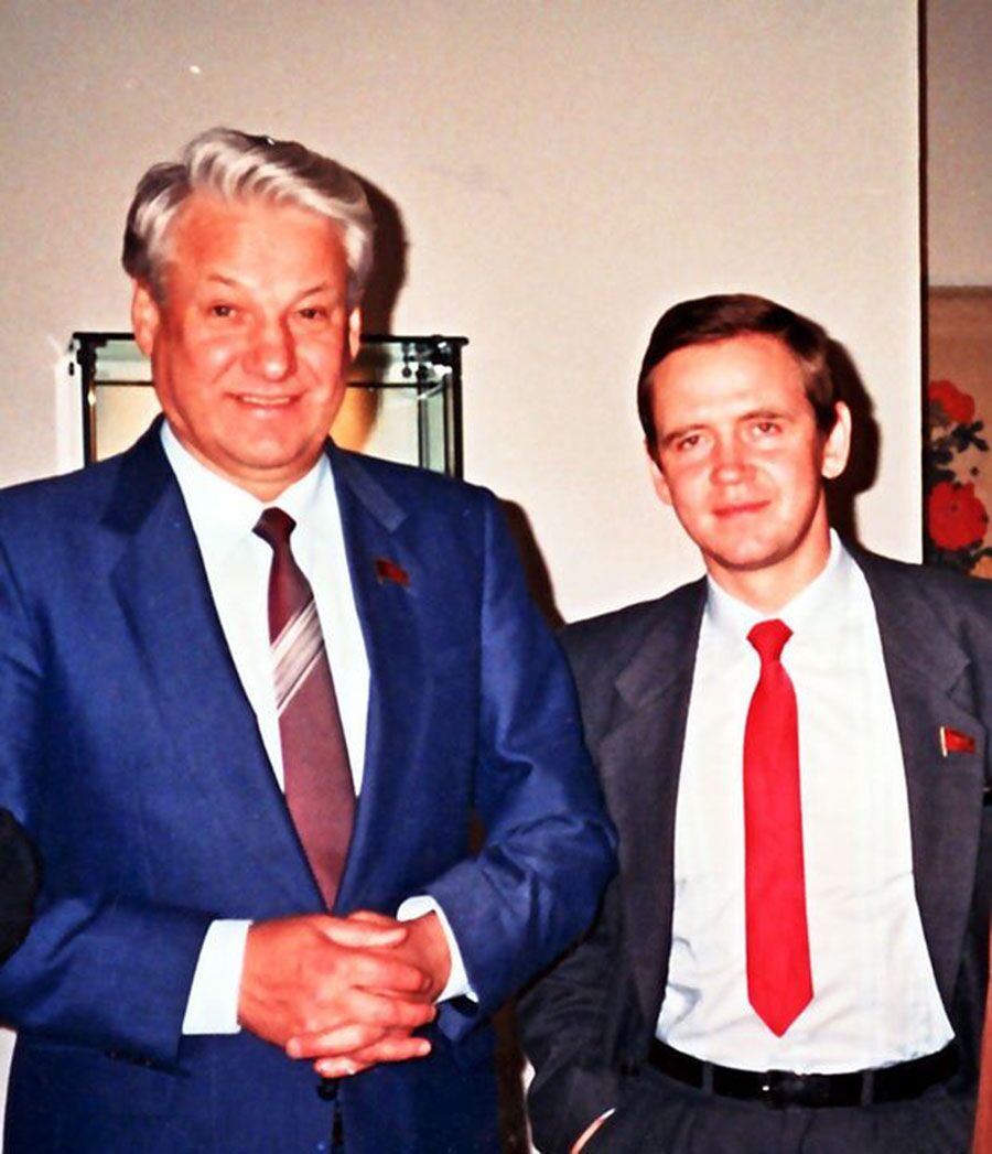 Президент России Борис Ельцин и его советник по политическим вопросам Сергей Станкевич