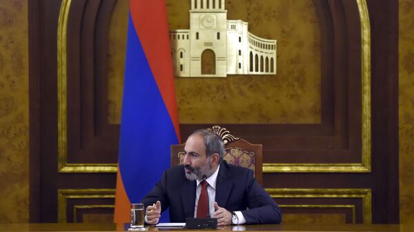 Исполняющий обязанности премьер-министра Армении Никол Пашинян на встрече с иностранными журналистами. 10 декабря 2018