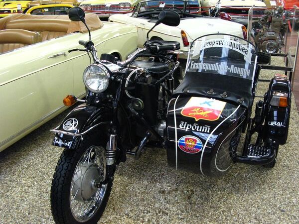 Приехавший из России мотоцикл Урал стал экспонатом британского музея