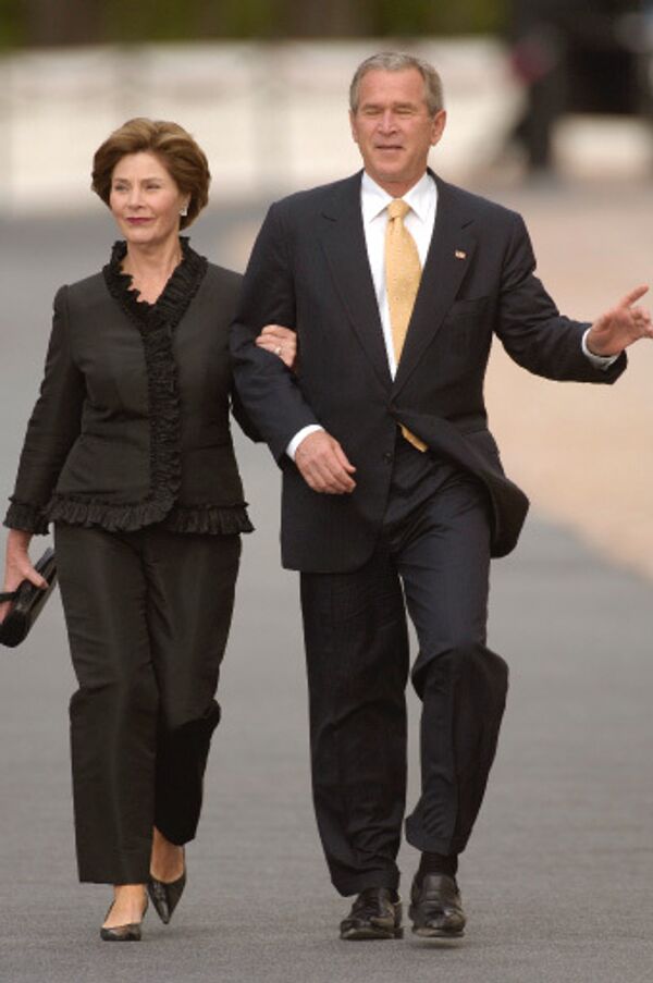 Джордж Буш с супругой