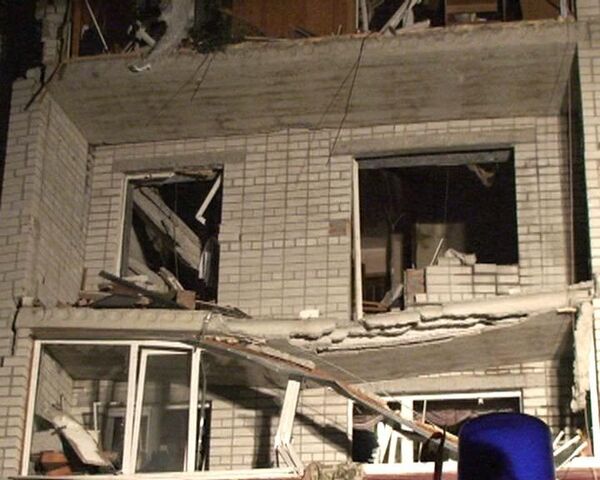 Взрыв разрушил три этажа жилого дома в Ростовской области