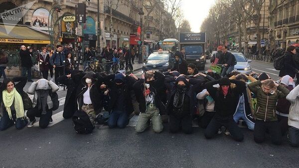 Акция протеста школьников в Париже 