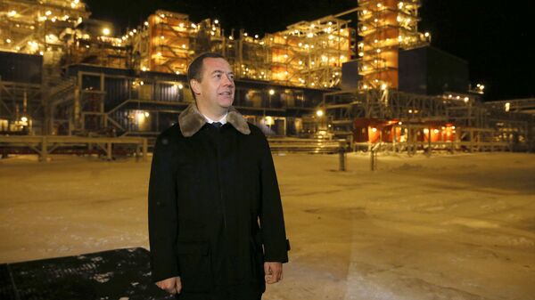 Председатель правительства РФ Дмитрий Медведев во время посещения завода Ямал СПГ. 11 декабря 2018