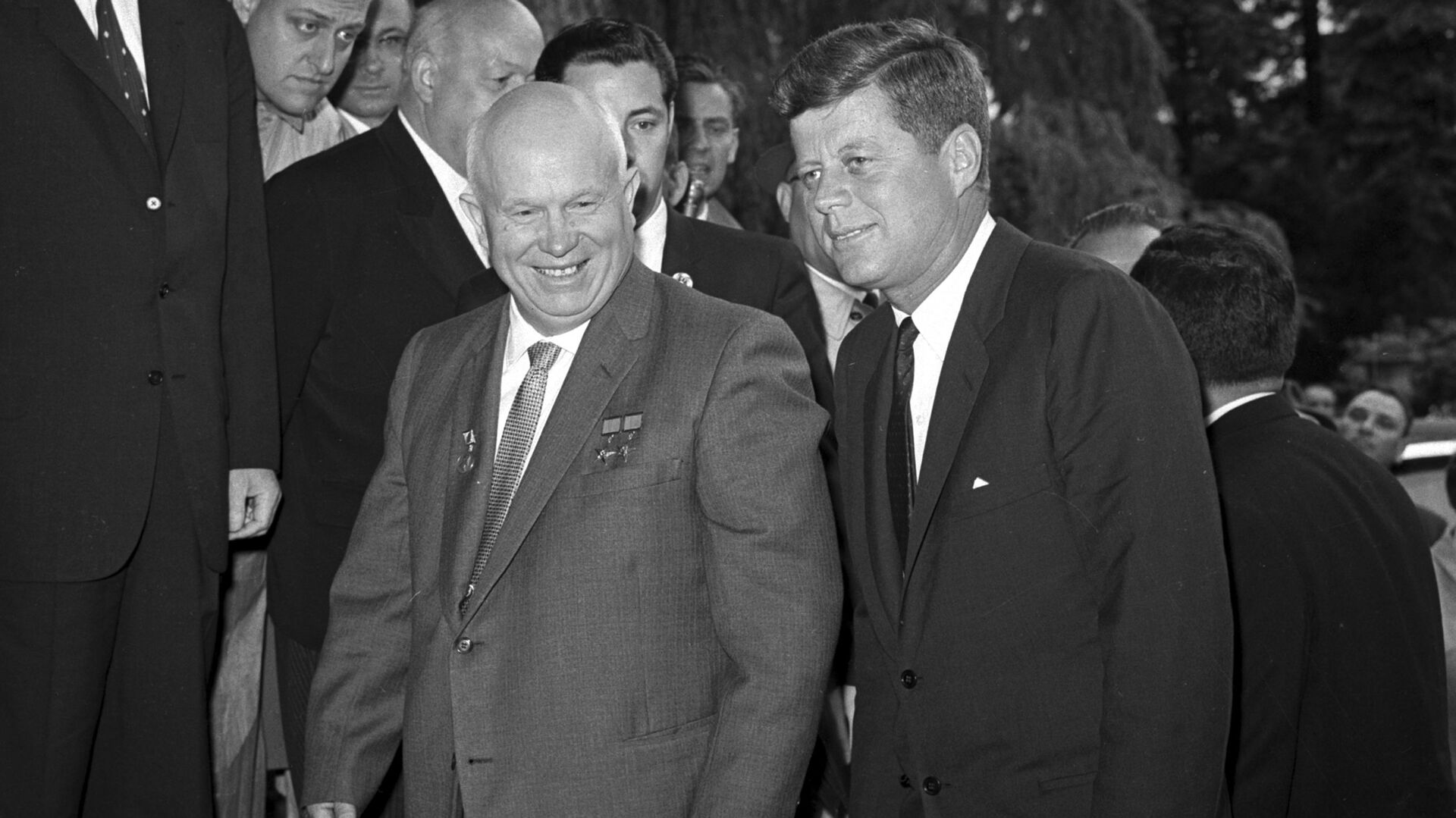 Первый секретарь ЦК КПСС Никита Хрущев и президент США Джон Кеннеди - РИА Новости, 1920, 21.10.2022