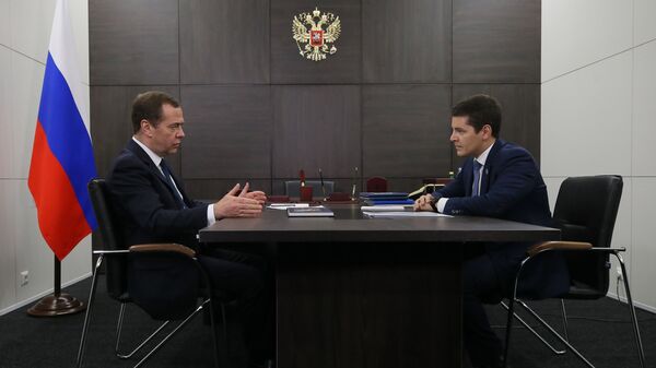 Председатель правительства РФ Дмитрий Медведев и губернатор Ямало-Ненецкого автономного округа Дмитрий Артюхов во время встречи.11 декабря 2018