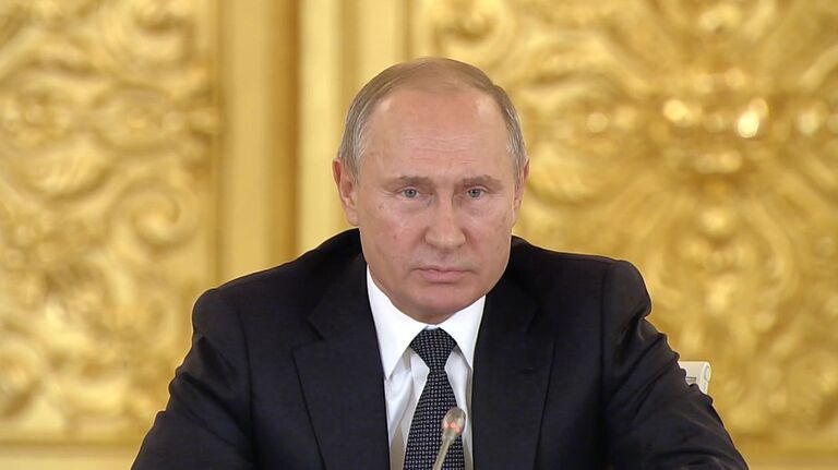 Путин о несанкционированных шествиях и корректировке закона о митингах Путин о несанкционированных шествиях и корректировке закона о митингах