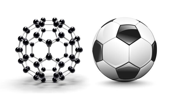 Молекулярная структура фуллерена и футбольный мяч