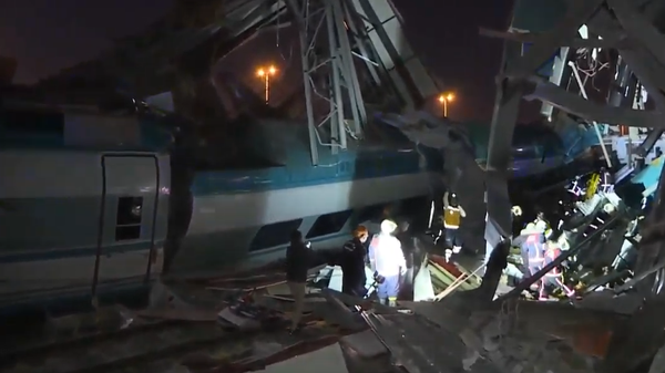 Опубликовано видео с места крушения скоростного поезда с рельсов в Анкаре