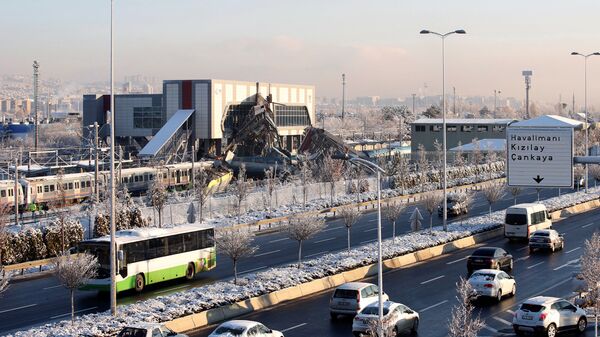 На месте крушения высокоскоростного поезда в Анкаре, Турция