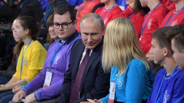 Президент РФ Владимир Путин принимает участие в открытом уроке Направление прорыва в Ярославле