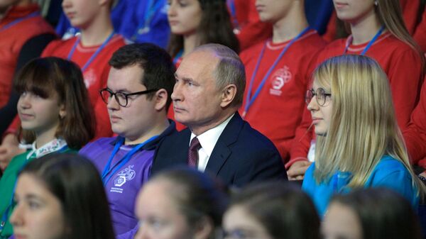 Президент РФ Владимир Путин принимает участие в открытом уроке Направление прорыва в Ярославле
