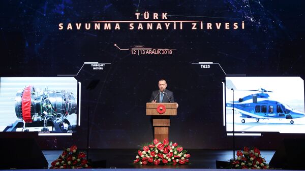 Президент Турции Тайип Эрдоган представляет вертолет T625 Gokbey