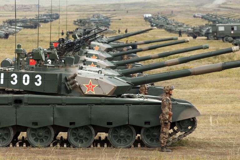 Боевые танки Type 99 Народно-освободительной армии Китая на забайкальском полигоне Цугол Боевые танки Type 99 Народно-освободительной армии Китая на забайкальском полигоне Цугол