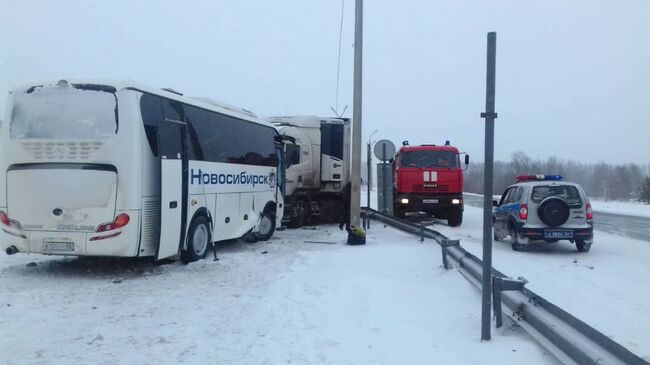 ДТП с участием грузового автомобиля и рейсового автобуса, следовавшего по маршруту Новосибирск-Кемерово. 14 декабря 2018