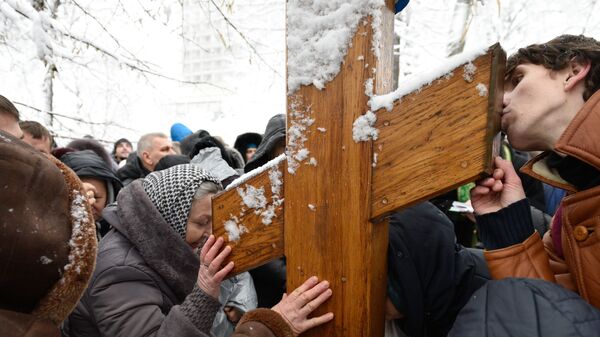 Сторонники УПЦ во время акции протеста у здания Верховной Рады Украины в Киеве. 14 декабря 2018 