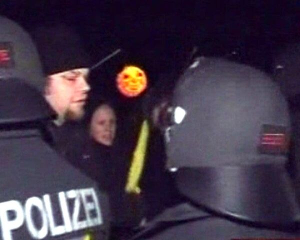 Зеленые бьются с полицией, не пуская атомный поезд в Германию