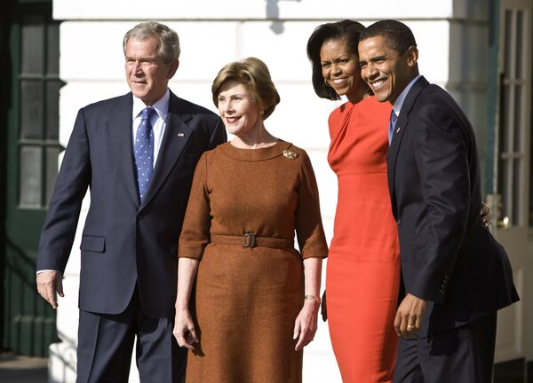 Джордж Буш, Лора Буш, Барак и Мишель Обама в Белом доме