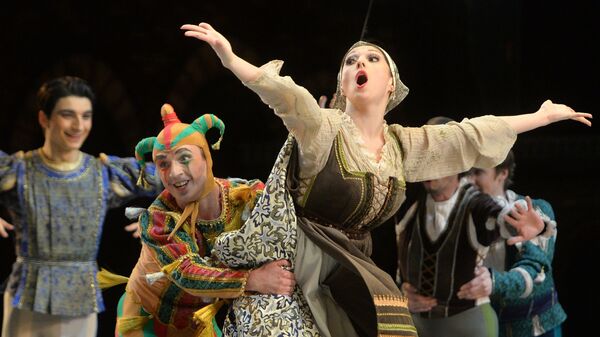 Сцена из балета Ромео и Джульетта в рамках Международного фестиваля классического балета имени Рудольфа Нуриева в Казани