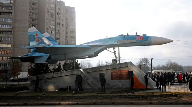 На торжественной церемонии открытия памятника Авиаторам всех поколений в Ростове-на-Дону. 15 декабря 2018