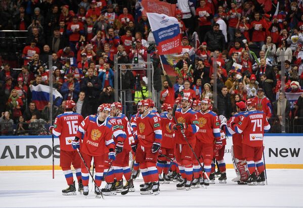 Хоккеисты сборной России после матча