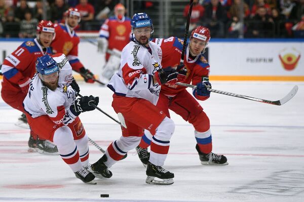 Хоккеисты сборной Чехии Иржи Новотны и Ондржей Немец (слева направо)
