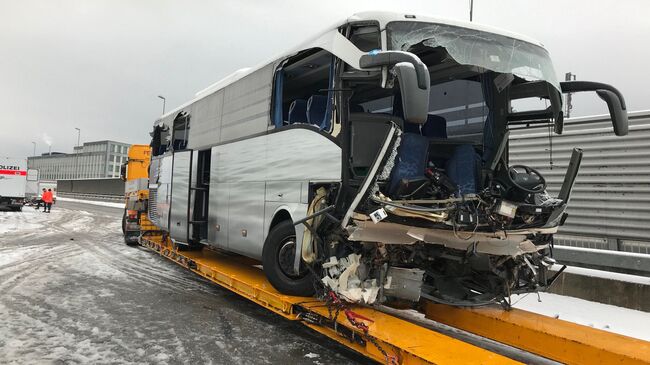 Пассажирский автобус, попавший в ДТП недалеко от Цюриха, Швейцария. 16 ноября 2018