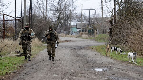 Украинские военные на линии разграничения в Донбассе. 