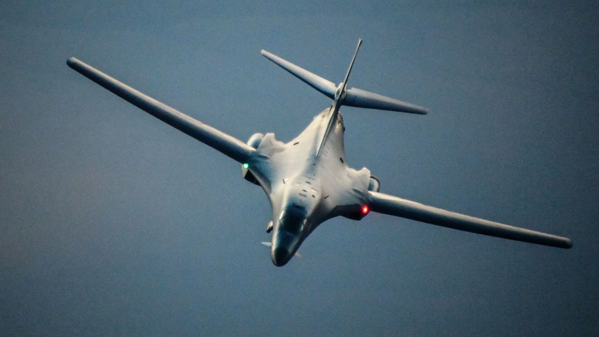 Бобмардировщик ВВС США B-1B Lancer в небе над Сирией - РИА Новости, 1920, 28.10.2021