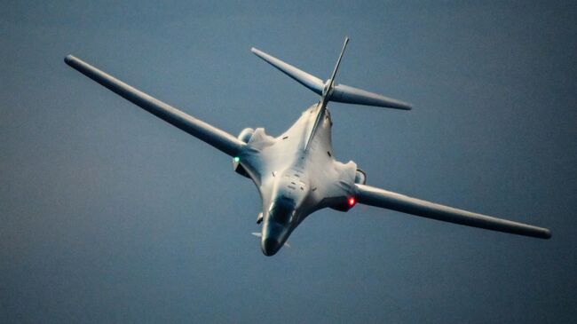 Бобмардировщик ВВС США B-1B Lancer в небе над Сирией