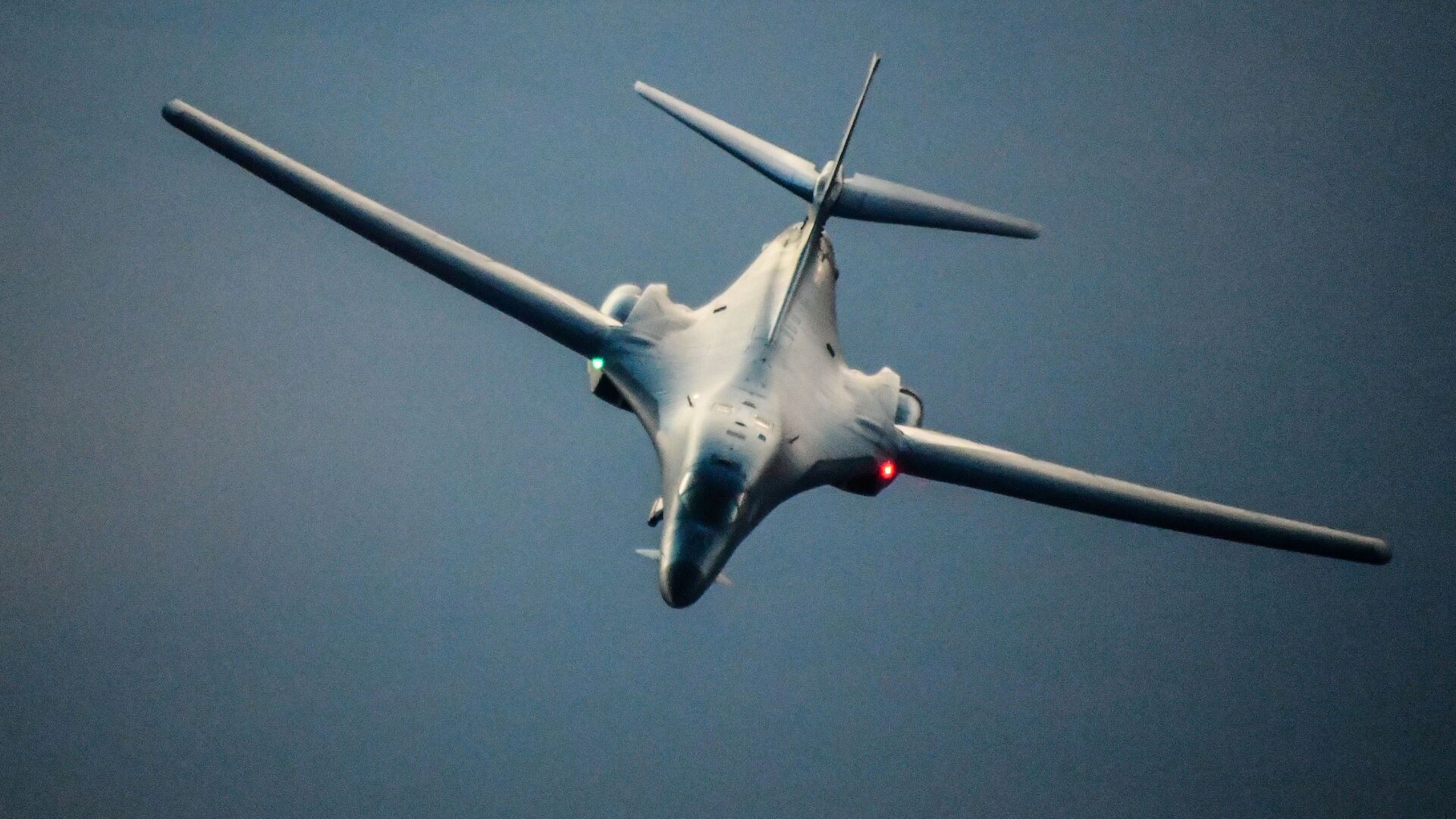 Бобмардировщик ВВС США B-1B Lancer в небе над Сирией - РИА Новости, 1920, 28.10.2021