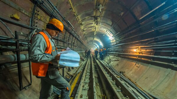 Рабочие в тоннеле строящейся станции БКЛ Савёловская