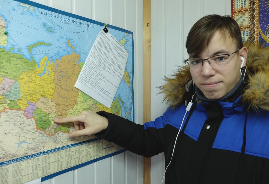 Подопечный «Ангара спасения» Паша у географической карты России