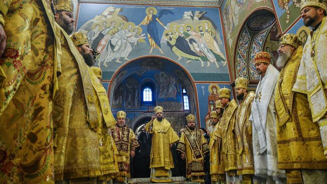 Епископ новой Украинской православной церкви Киевского патриархата Епифаний во время службы в Киеве. 16 декабря 2018