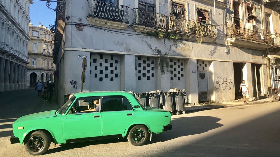 Одна из улиц Старой Гаваны, Куба