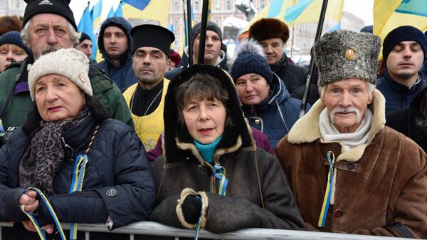 Верующие на объединительном соборе на Софийской площади в Киеве