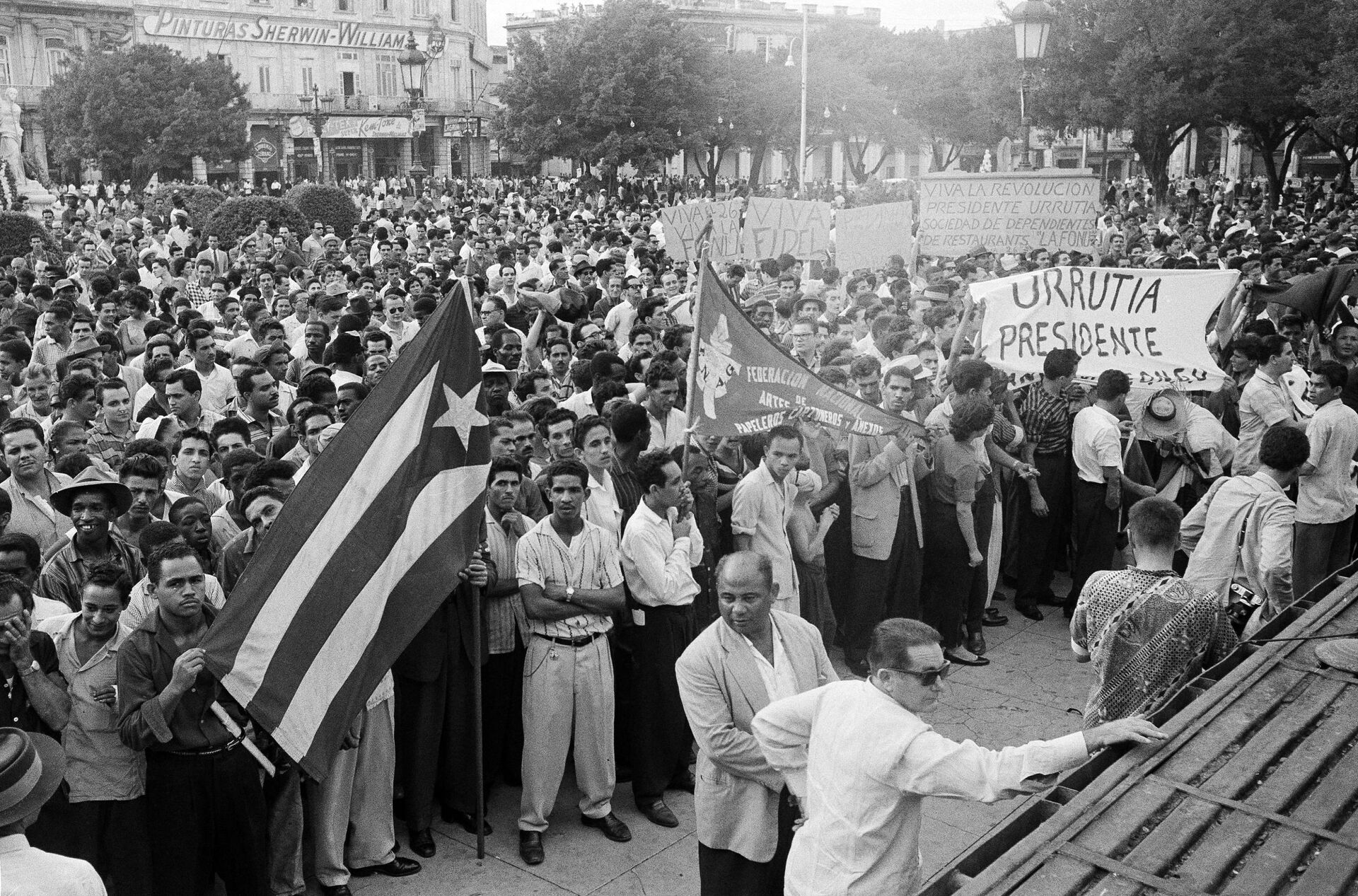 Сторонники нового президента Кубы Фиделя Кастро. 2 января 1959 года - РИА Новости, 1920, 24.03.2025