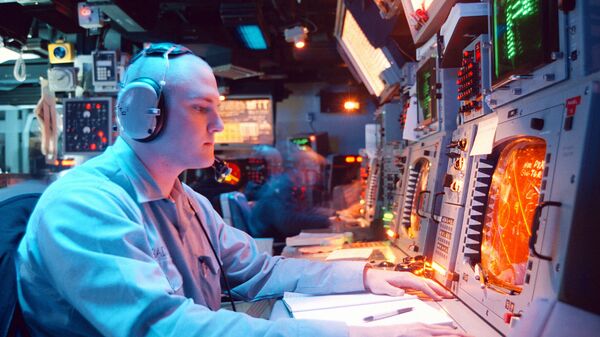 Панель управления системой Aegis на борту ракетного крейсера типа Тикондерога USS Normandy ВМС США