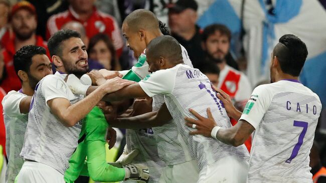 Футболисты Аль-Айна радуются победе над Ривер Плейтом на чемпионате мира среди клубов