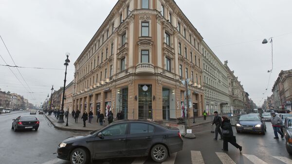 Новое здание ТРК Калинка - Стокманн на пересечении улицы Восстания и Невского проспекта в Санкт-Петербурге