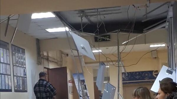 Часть навесного потолка обвалилась в коридоре гимназии №7 Мурманска