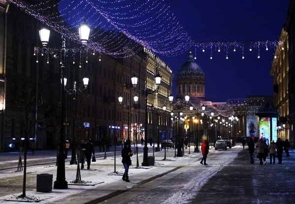 Новогодняя иллюминация на Малой Конюшенной улице в Санкт-Петербурге