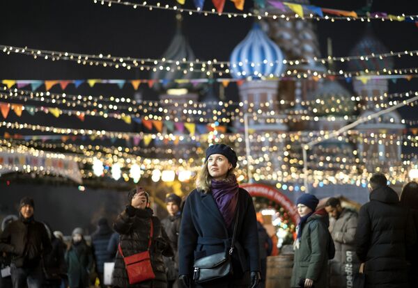 Девушка на ГУМ-Ярмарке на Красной площади в Москве