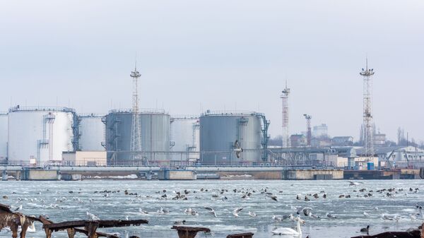Терминал хранения нефти в поселке Черноморское на Украине