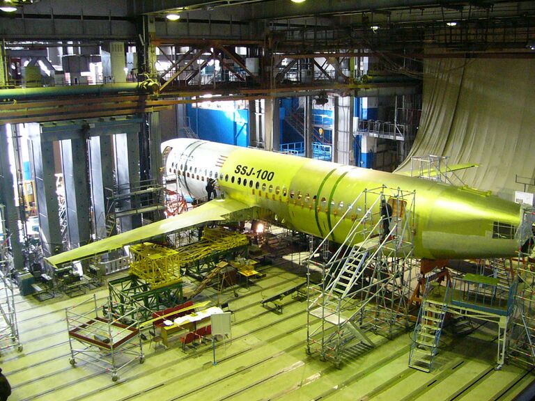 Прочностные испытания регионального самолета нового поколения Sukhoi Superjet 100 в зале статических испытаний ЦАГИ Прочностные испытания регионального самолета нового поколения Sukhoi Superjet 100 в зале статических испытаний ЦАГИ