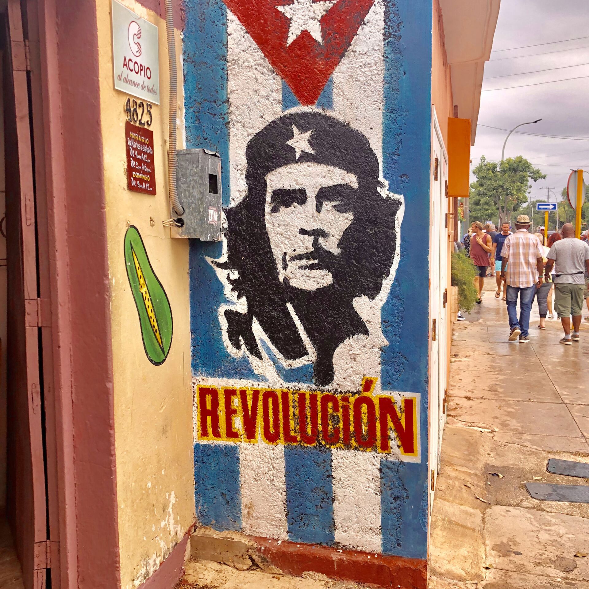 Куба в июне отзывы. Куба че Гевара граффити. Граффити на Кубе. Куба че Гевара Постер. Куба и Россия.