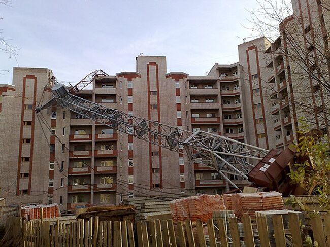 Обрушение башенного крана в Великом Новгороде