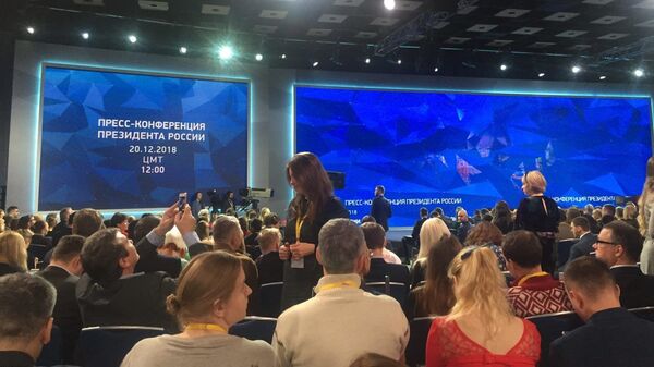 Журналисты перед началом ежегодной большой пресс-конференции президента РФ Владимира Путина