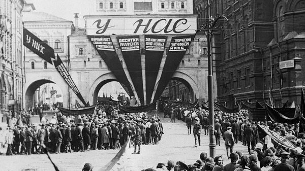 Первомайская демонстрация трудящихся в Москве. 1934 год